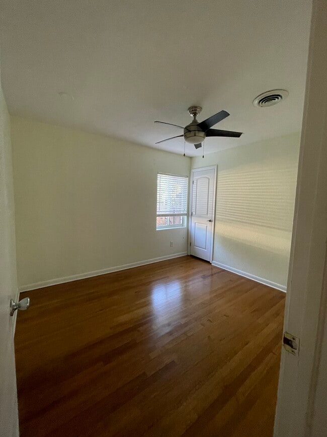 Building Photo - 386 Croton Dr