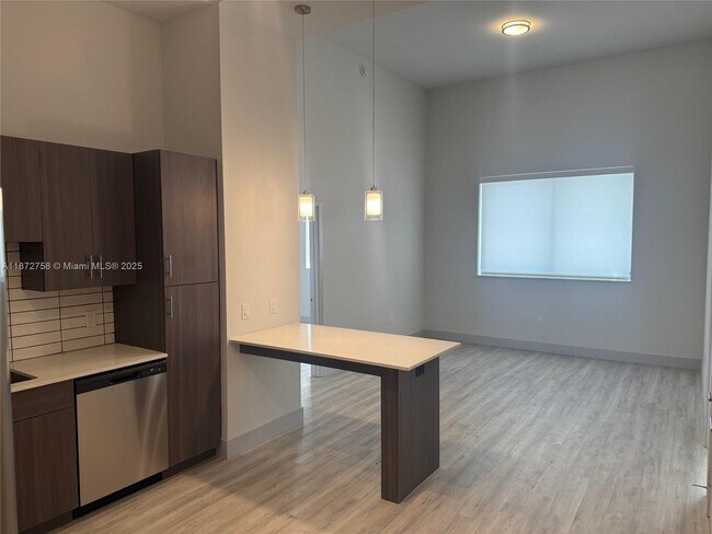 Building Photo - 9000 Ramblewood Dr