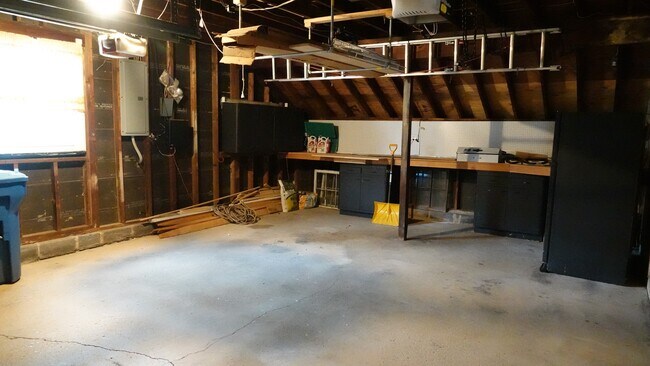 Building Photo - 593 Watford Ln