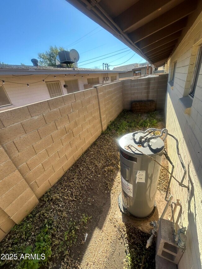 Building Photo - 1857 E University Dr