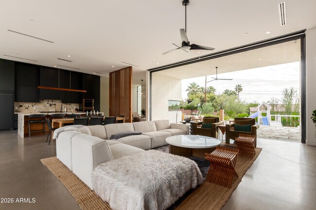 Building Photo - 4905 E White Gates Dr