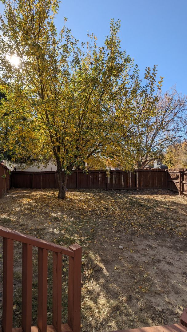 Building Photo - SPACIOUS TWO STORY 3 BED/2.5 BATH WITH FENCED BACKYARD IN CUL-DE-SAC!