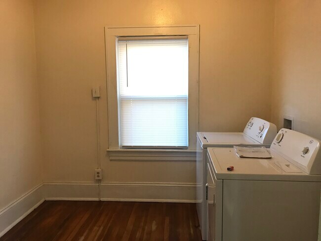 Building Photo - 1414 Wise Ave SE