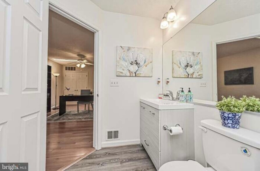 Building Photo - 12001 Ridge Knoll Dr