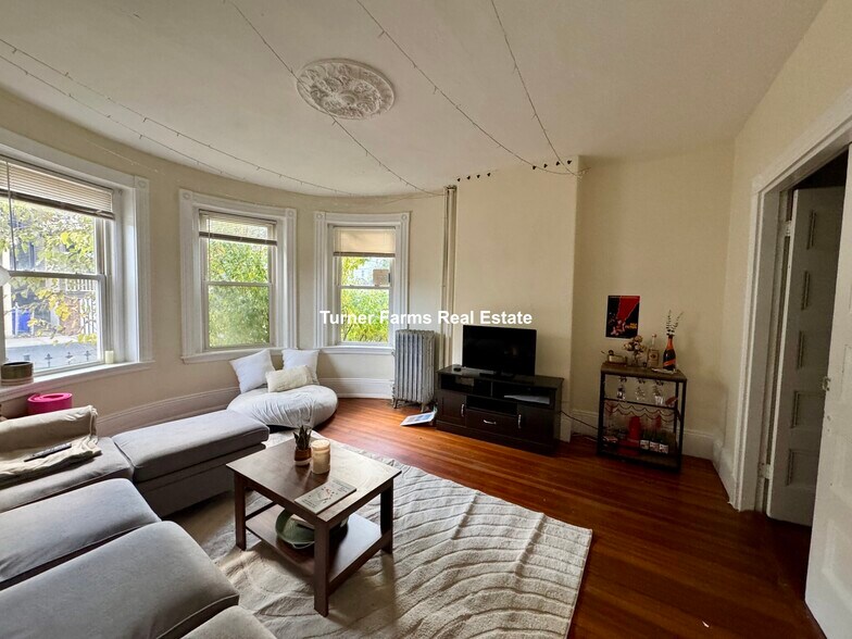 Building Photo - 96 Calumet St