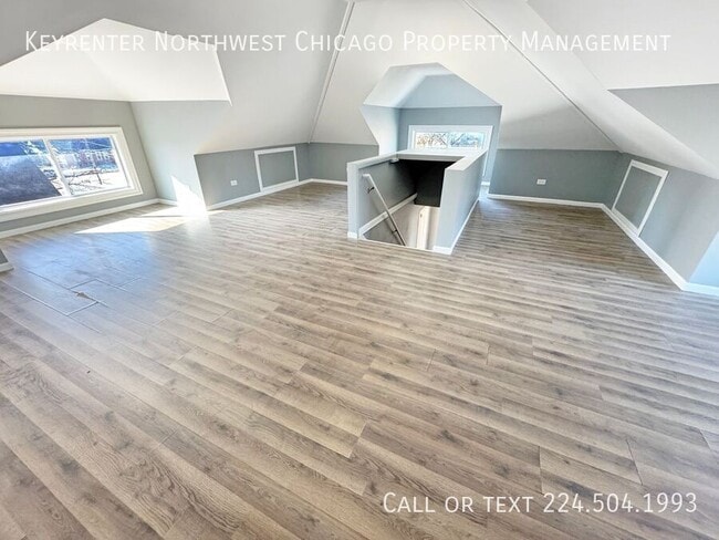 Building Photo - 471 Center St