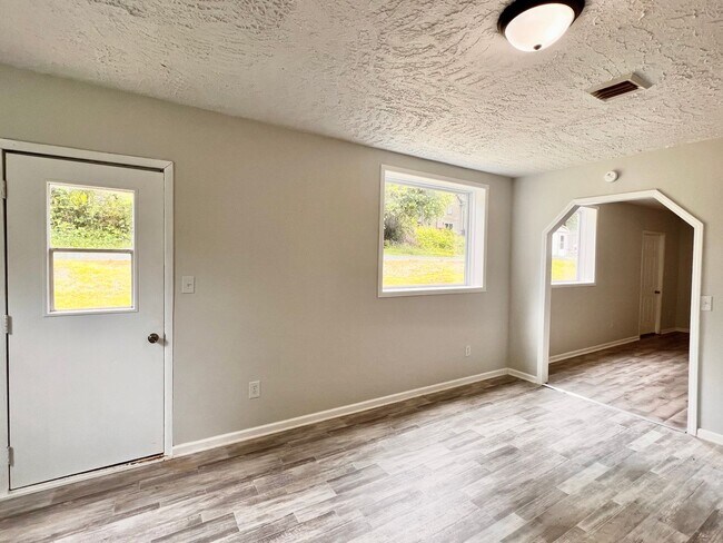 Building Photo - King St.