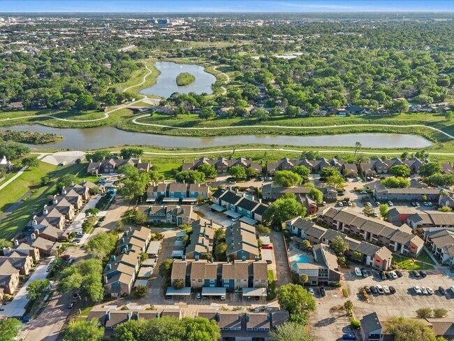 Building Photo - 15932 Seahorse Dr