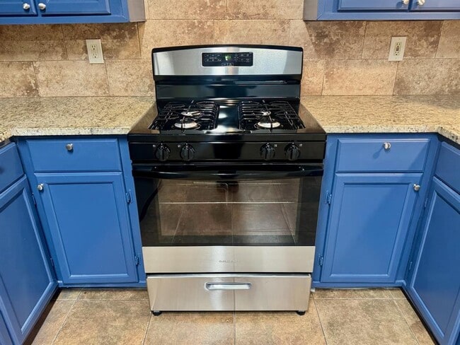 Building Photo - 6209 Langham St