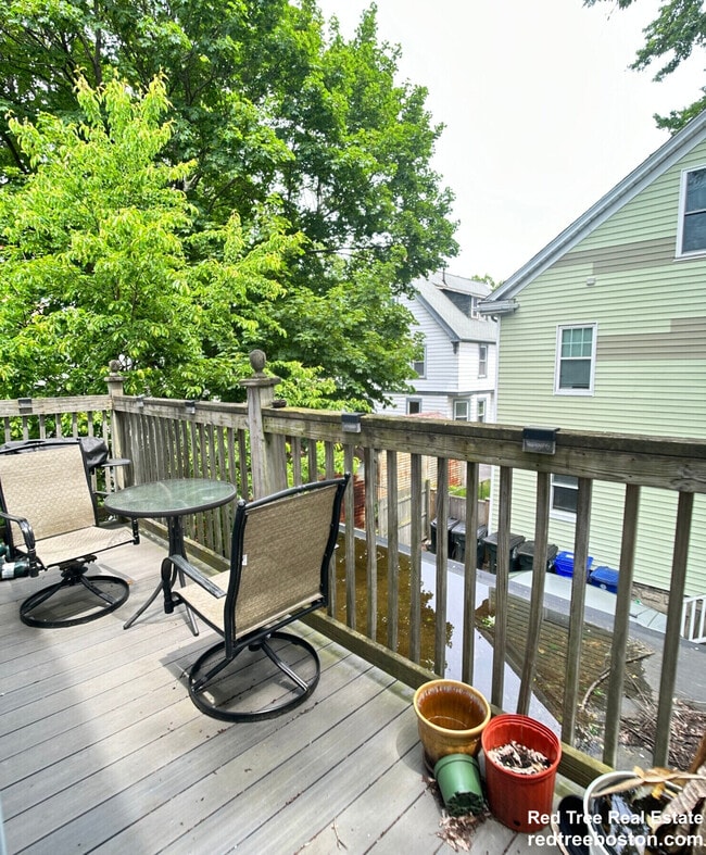 Building Photo - 3 Holman St