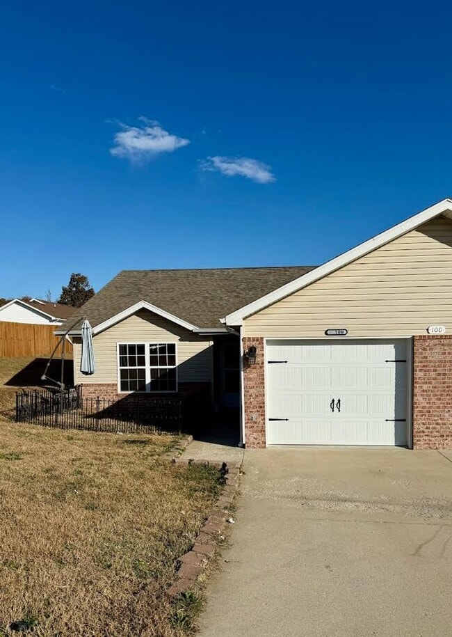 Building Photo - 100 Edna St