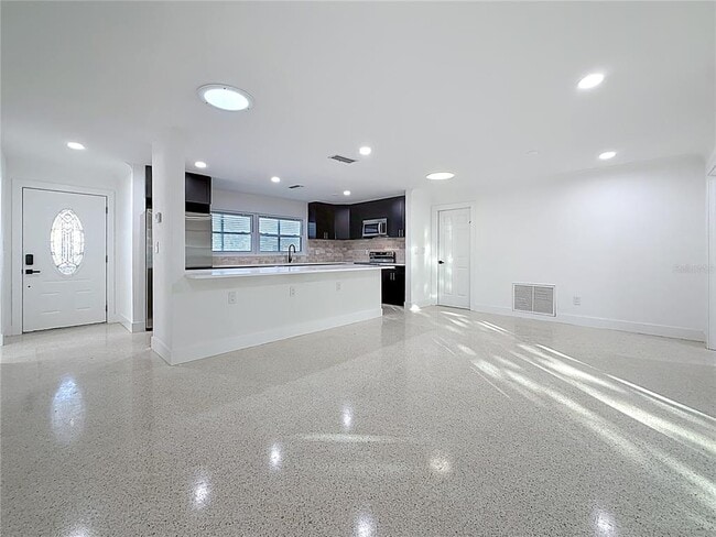 Building Photo - 2161 Edythe Dr