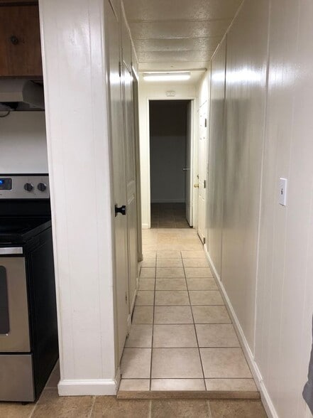 Building Photo - 5449 Bain St