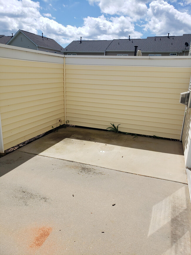 Building Photo - 2472 Redmayne Ln