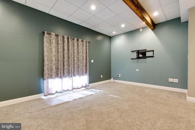 Building Photo - 3400 Oak W Dr