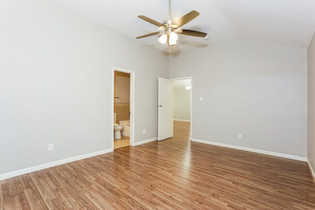 Building Photo - 327 Tioga Dr