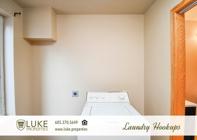 Building Photo - 332 N Blauvelt Ave