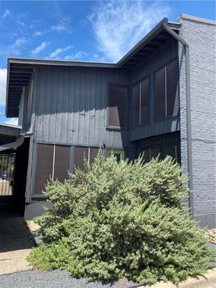 Primary Photo - 909 Reinli St