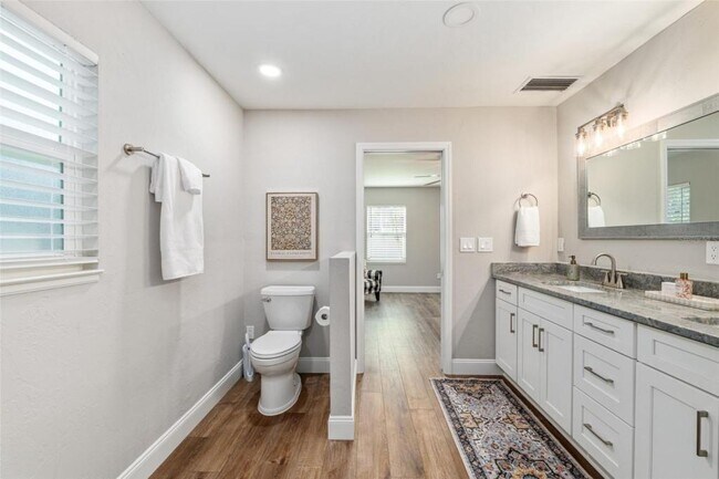 Building Photo - 4530 SE 14th St