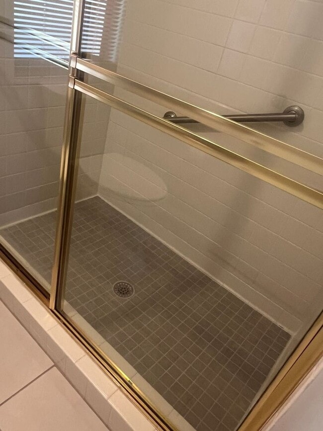 Building Photo - Lovely Lakefront Pinebrook South Home for Annual Rental