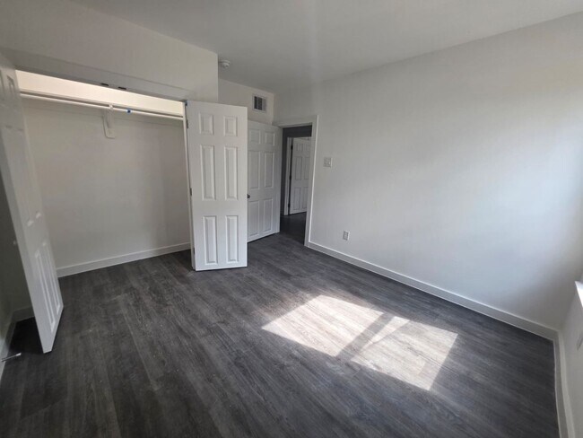 Building Photo - ? Spacious & Stylish 3-Bed Home – Garage Included! ?