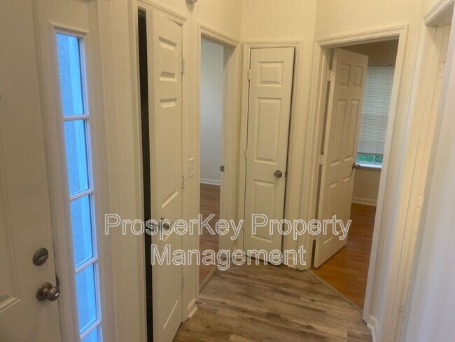 Building Photo - 207 Timber Ridge Dr