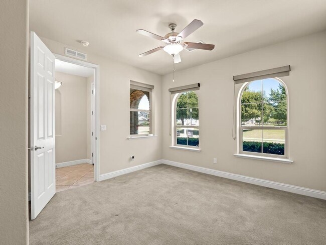 Building Photo - 1229 E Via Roma Dr