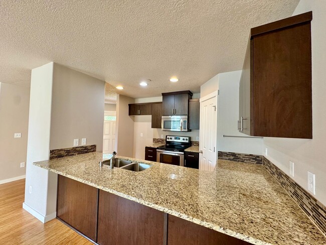 Building Photo - Ask about free rent... Nearly New, wonderf...
