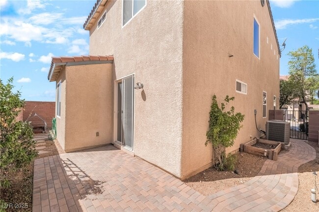 Building Photo - 9348 Vista Waters Ln