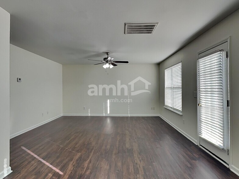 Building Photo - 2307 Sidney Porter Dr