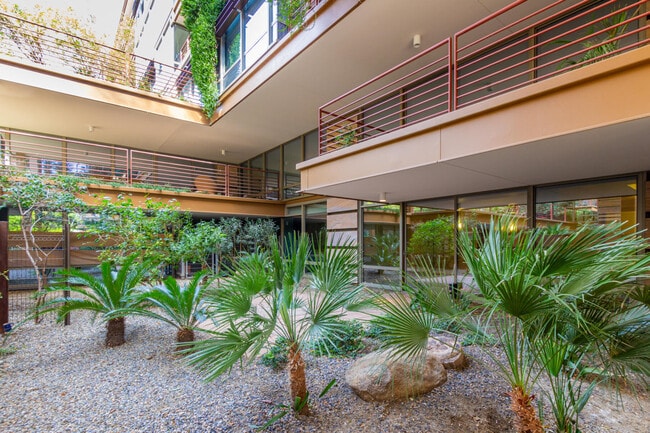 Building Photo - 7131 E Rancho Vista Dr