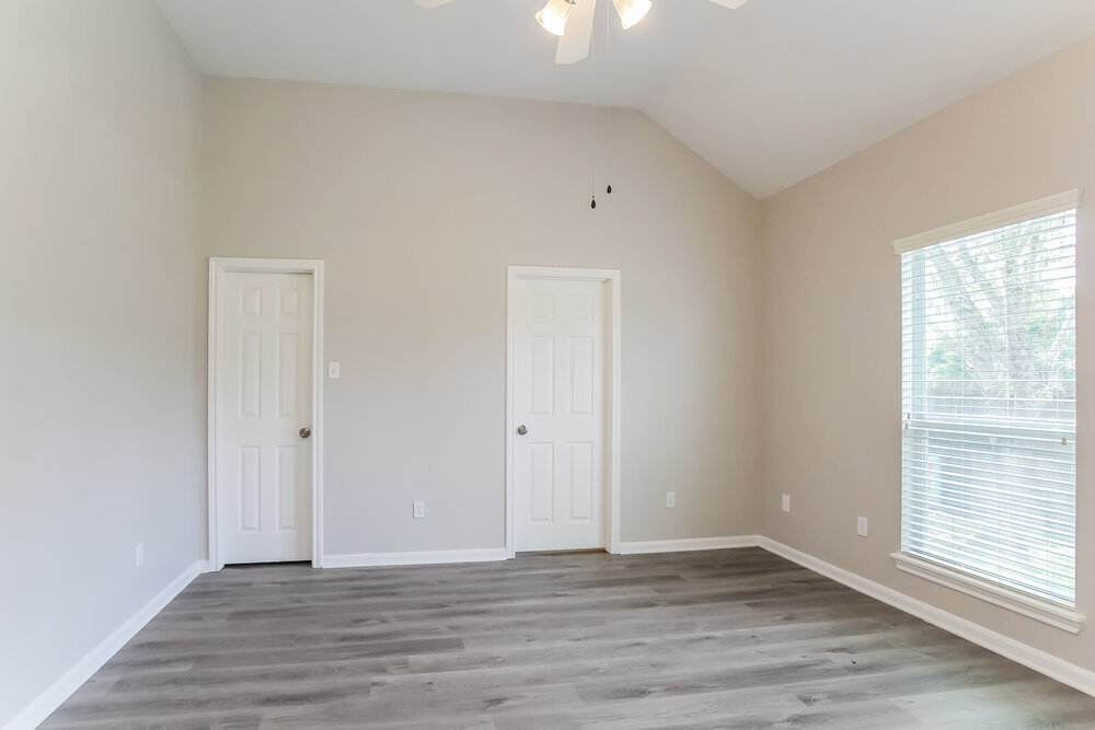 Building Photo - 985 Oak Falls Dr
