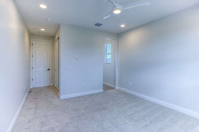 Building Photo - 5545 S Adero Cyn Trl
