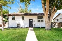 Building Photo - 165 Iris St