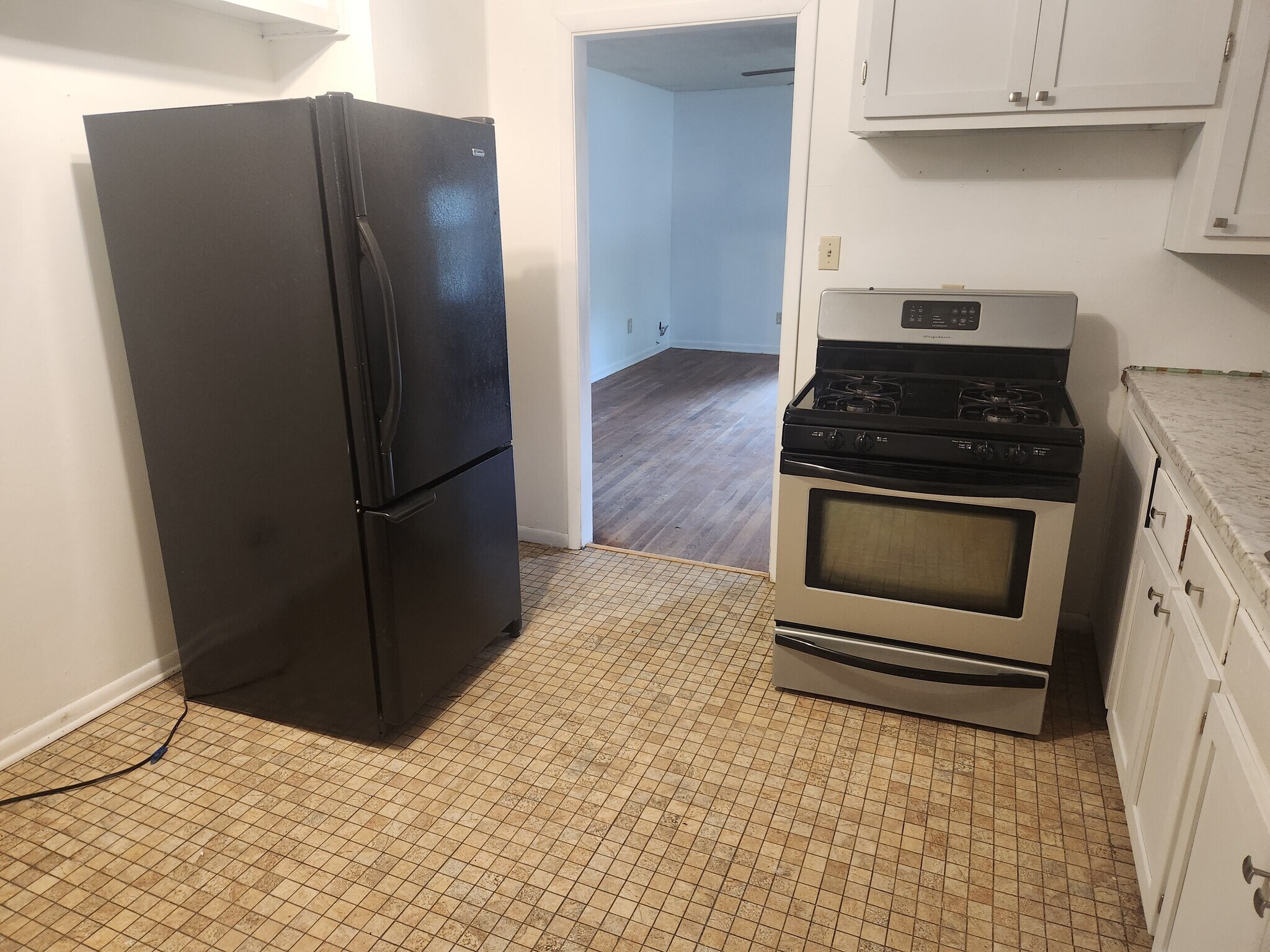 Building Photo - 104 W Searcy St