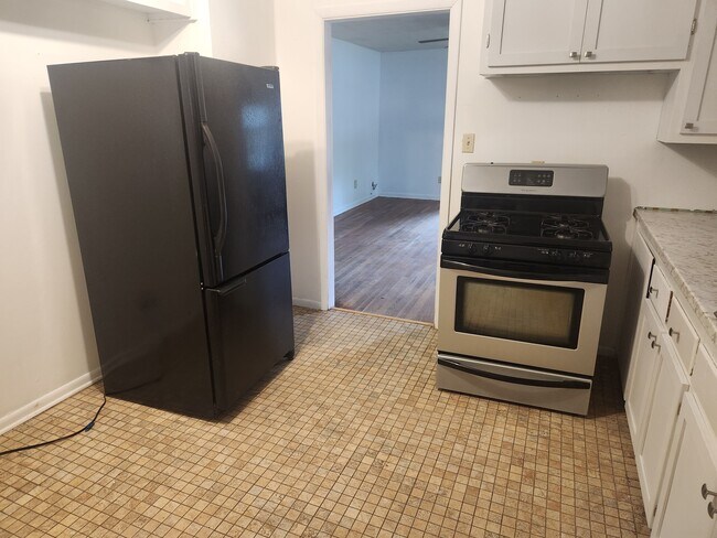 Building Photo - 104 W Searcy St