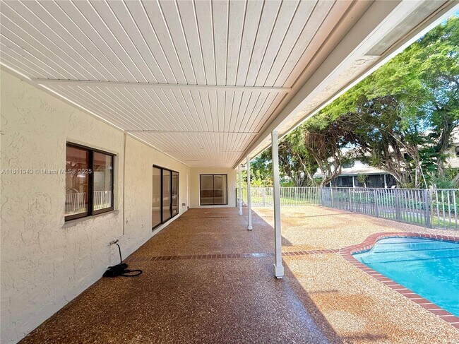 Building Photo - 9788 NW 3rd Manor