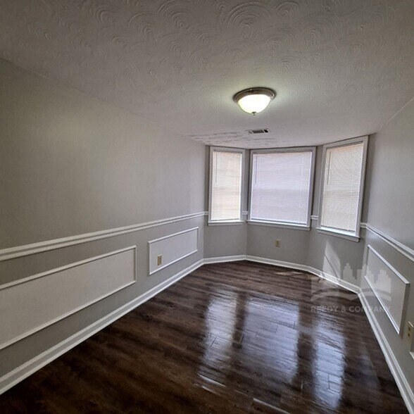 Building Photo - 3743 Lakehurst Dr