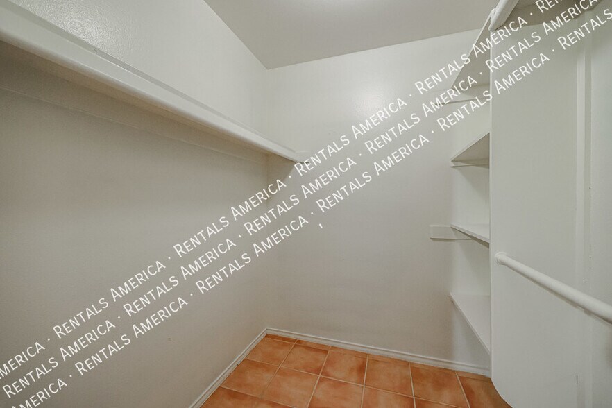 Building Photo - 6626 N Majorca Ln W