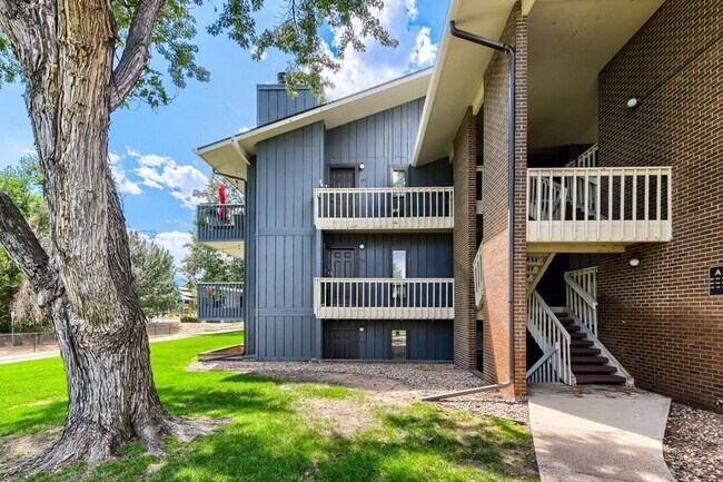 Building Photo - 2800 Kalmia Ave
