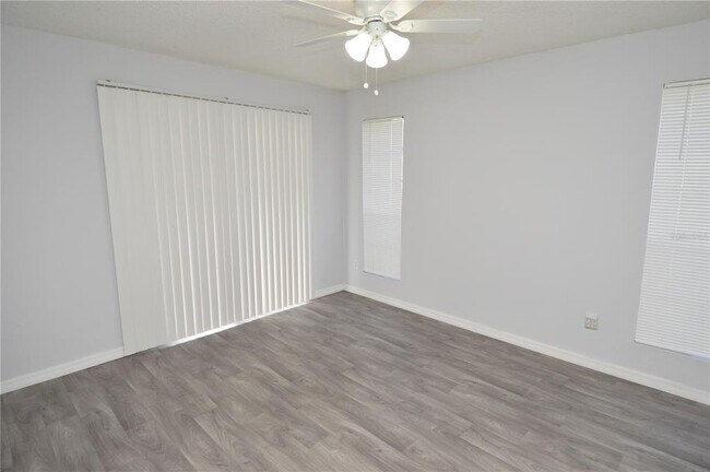 Building Photo - 8635 Mallard Reserve Dr