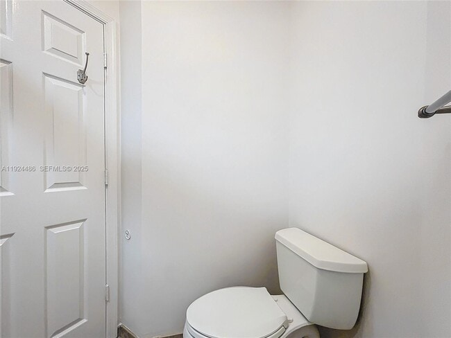 Building Photo - 20 Vía De Casas Sur