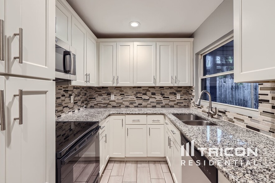 Primary Photo - 131 E Virginia Ln