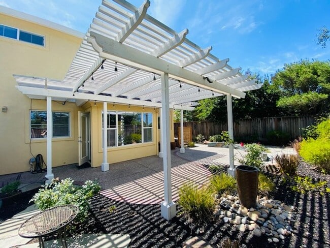 Building Photo - Elegant and Move-In Ready 4BD/3BA, Two-Sto...