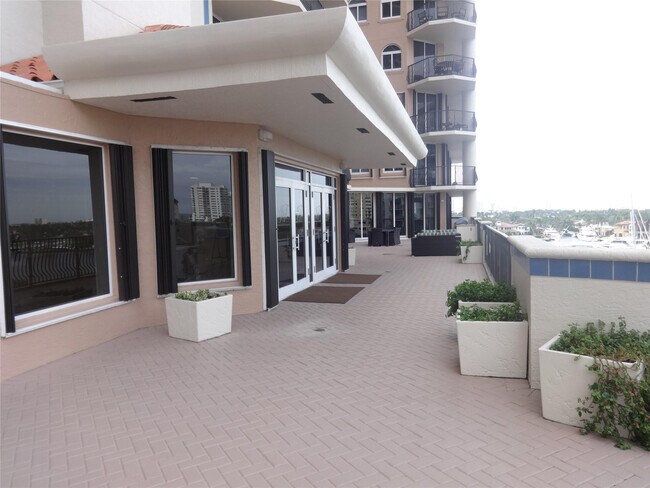 Building Photo - 100 S Birch Rd