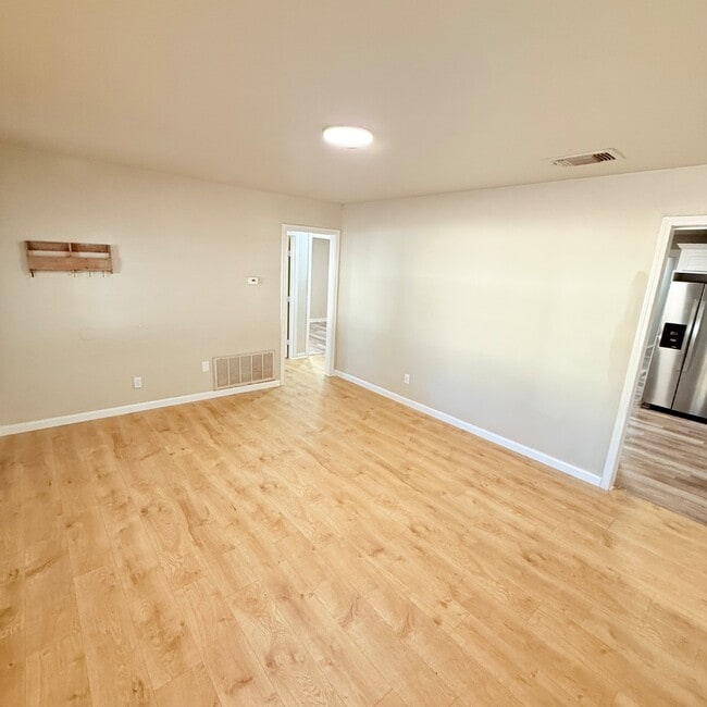 Building Photo - 4004 SE 25th St