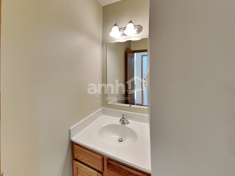 Building Photo - 378 Wheatfield Dr