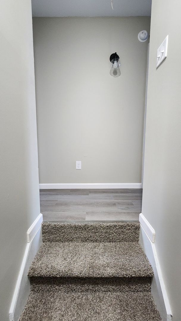 Building Photo - Beautiful, newly renovated 2 bedroom townh...