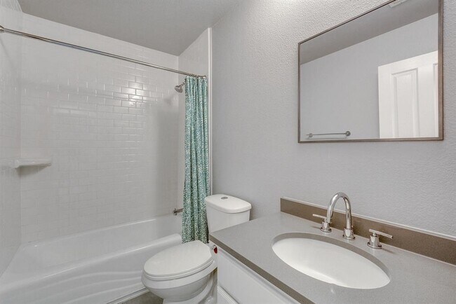 Building Photo - 40 Lovegrass Ln