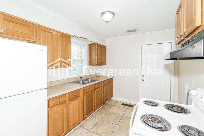 Building Photo - 965 Goodman St